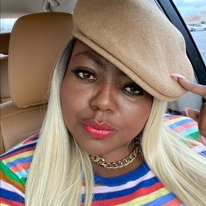 Meet your Posher, Yolinda